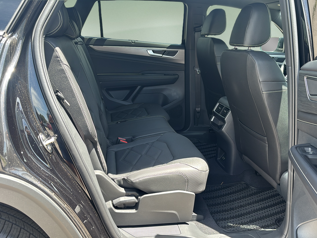 New 2026 Black Volkswagen 2.0T SE w/Technology image 13