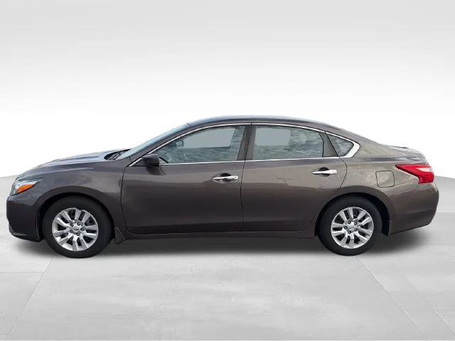Used 2017 Nissan Altima S with VIN 1N4AL3APXHC135625 for sale in Marshfield, WI