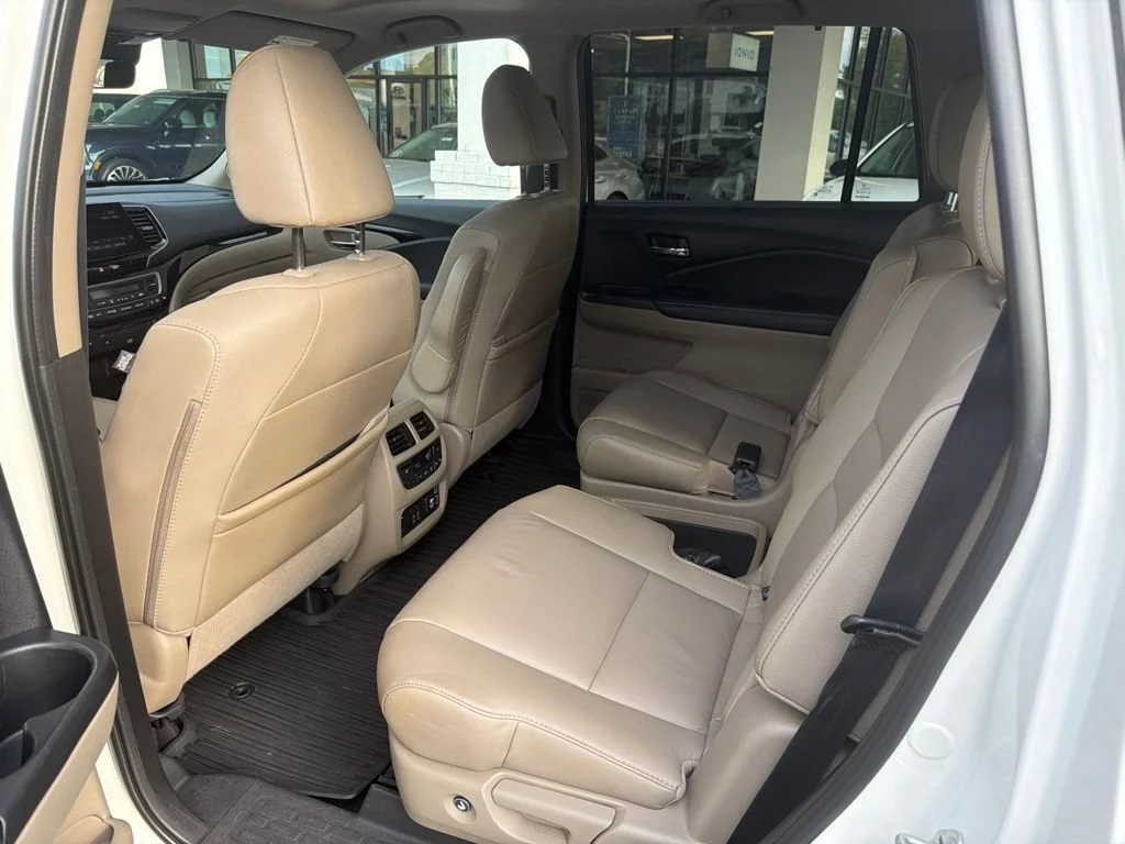 Used 2019 White Honda Touring 7-Passenger image 15
