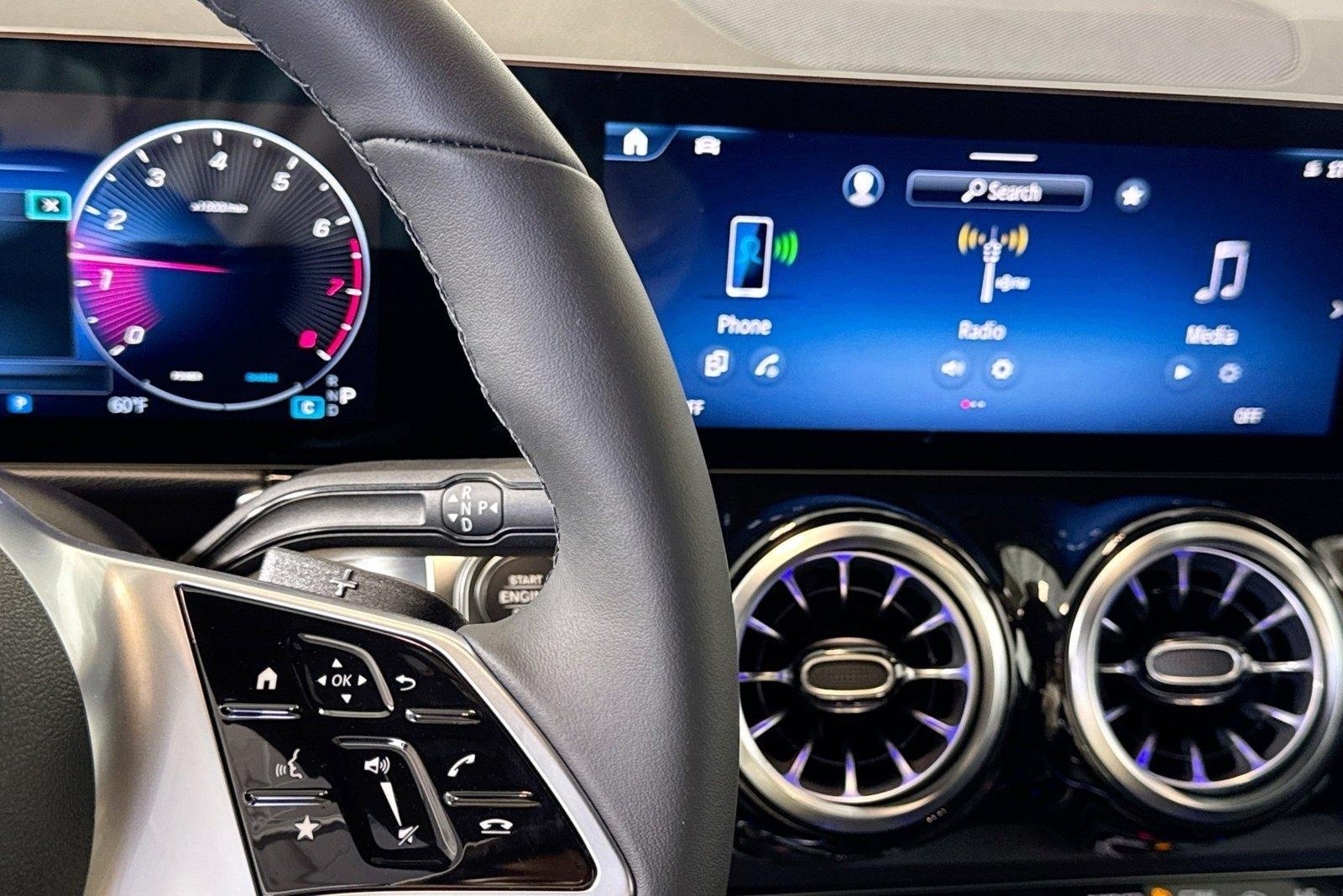 New 2026 Polar White Mercedes-Benz GLB 250 image 15