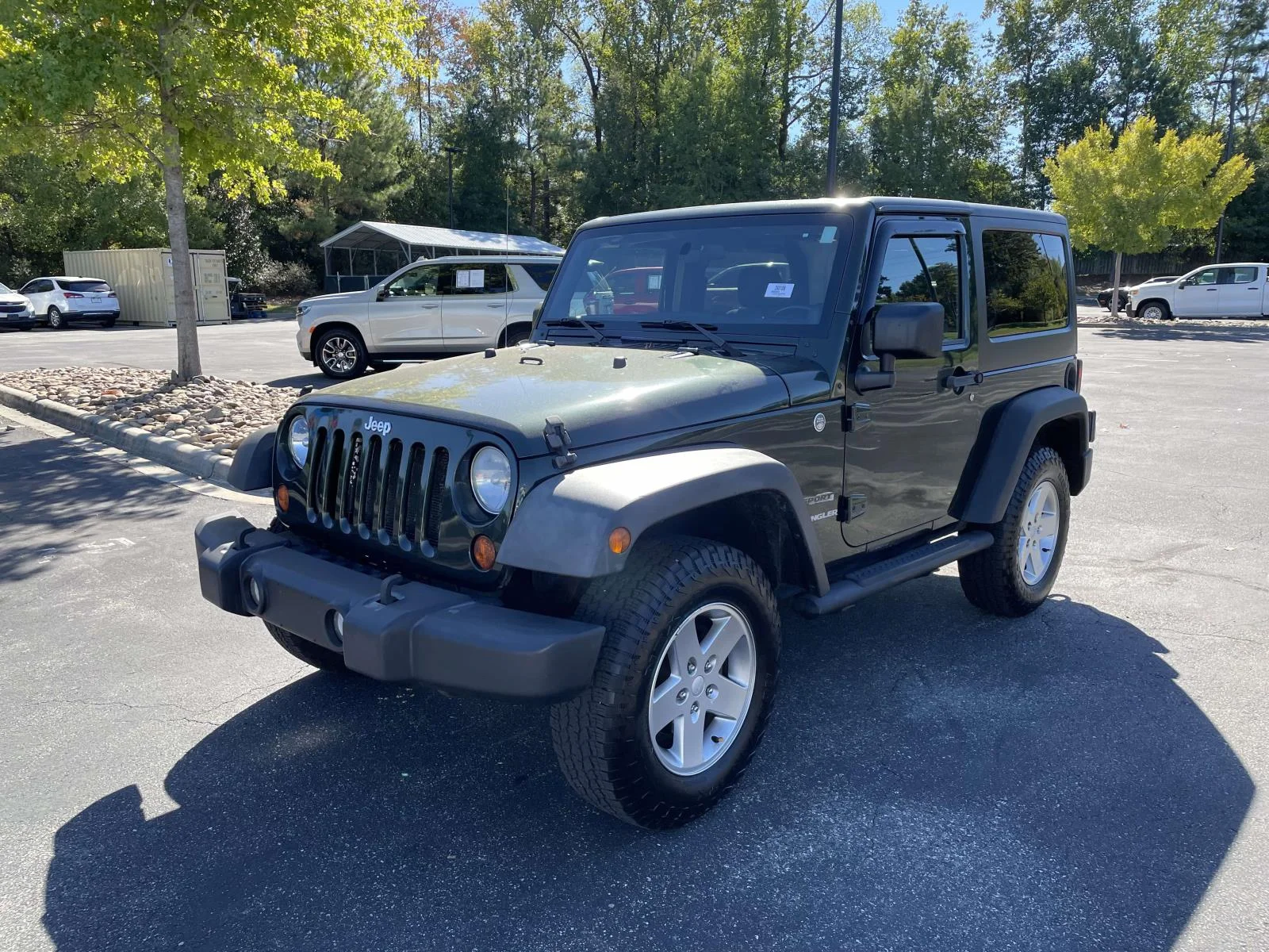 Used 2011 Green Jeep Sport image 3