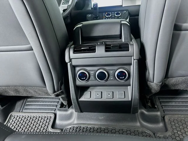 Used 2025 Green Land Rover S image 25
