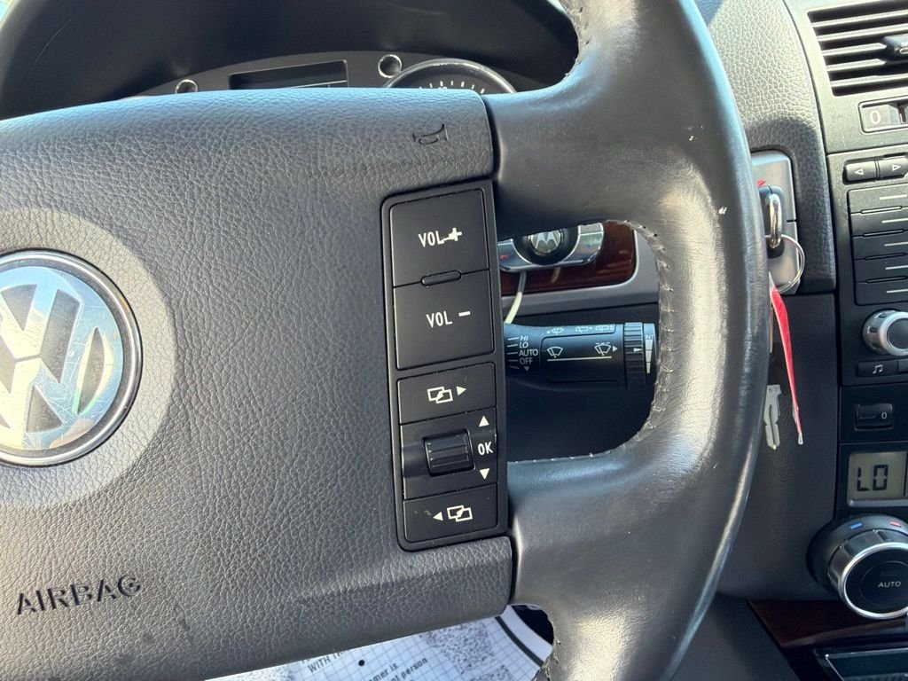 Used 2006 Silver Volkswagen V10 TDI image 30