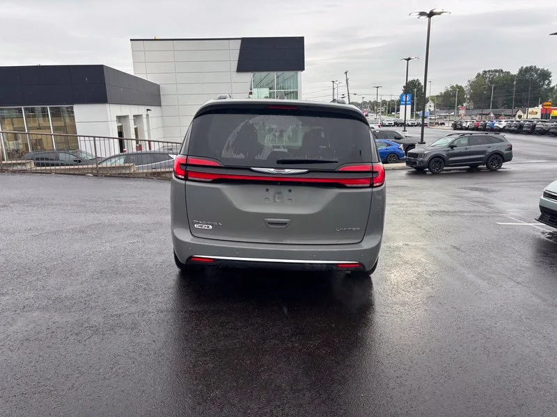 Used 2022 White Chrysler Limited image 7