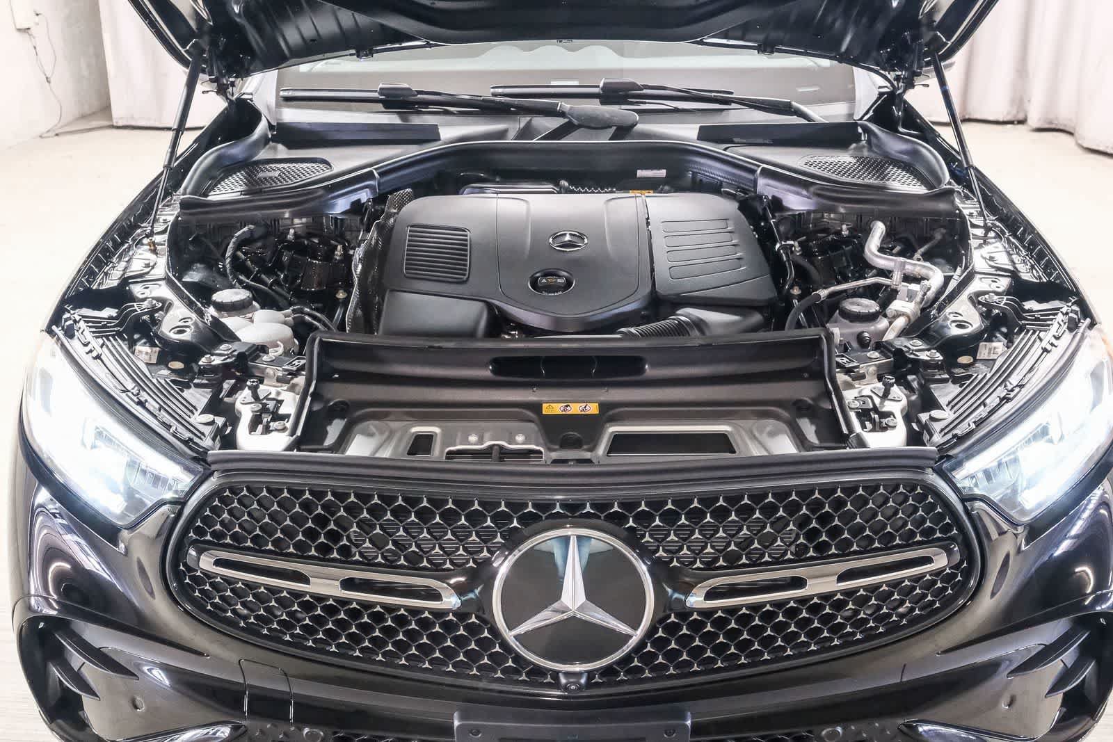 New 2026 Black Mercedes-Benz GLC 300 image 31