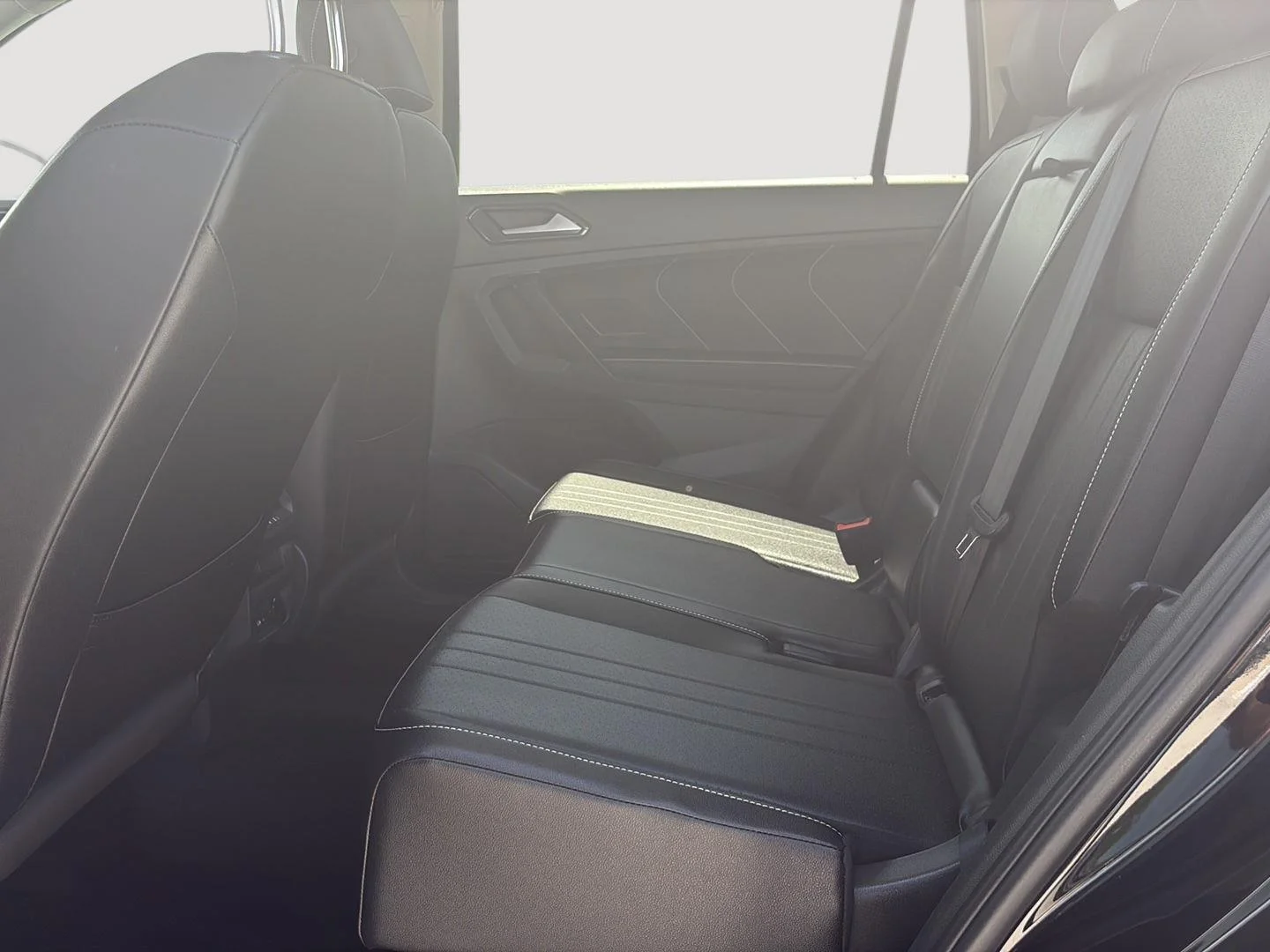 Used 2023  Volkswagen SE image 9