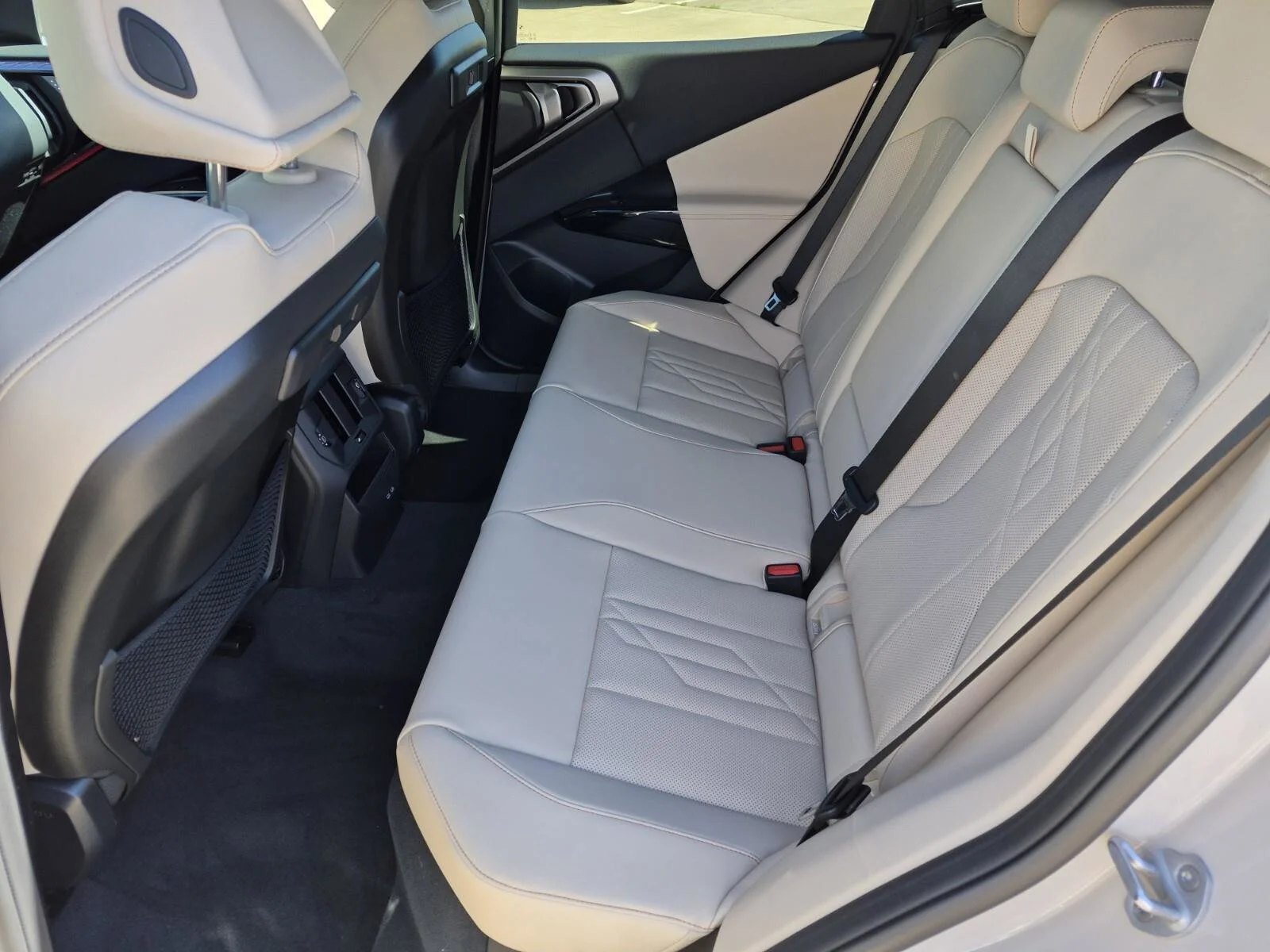 New 2026 Dune Grey Metallic BMW 30 xDrive image 16