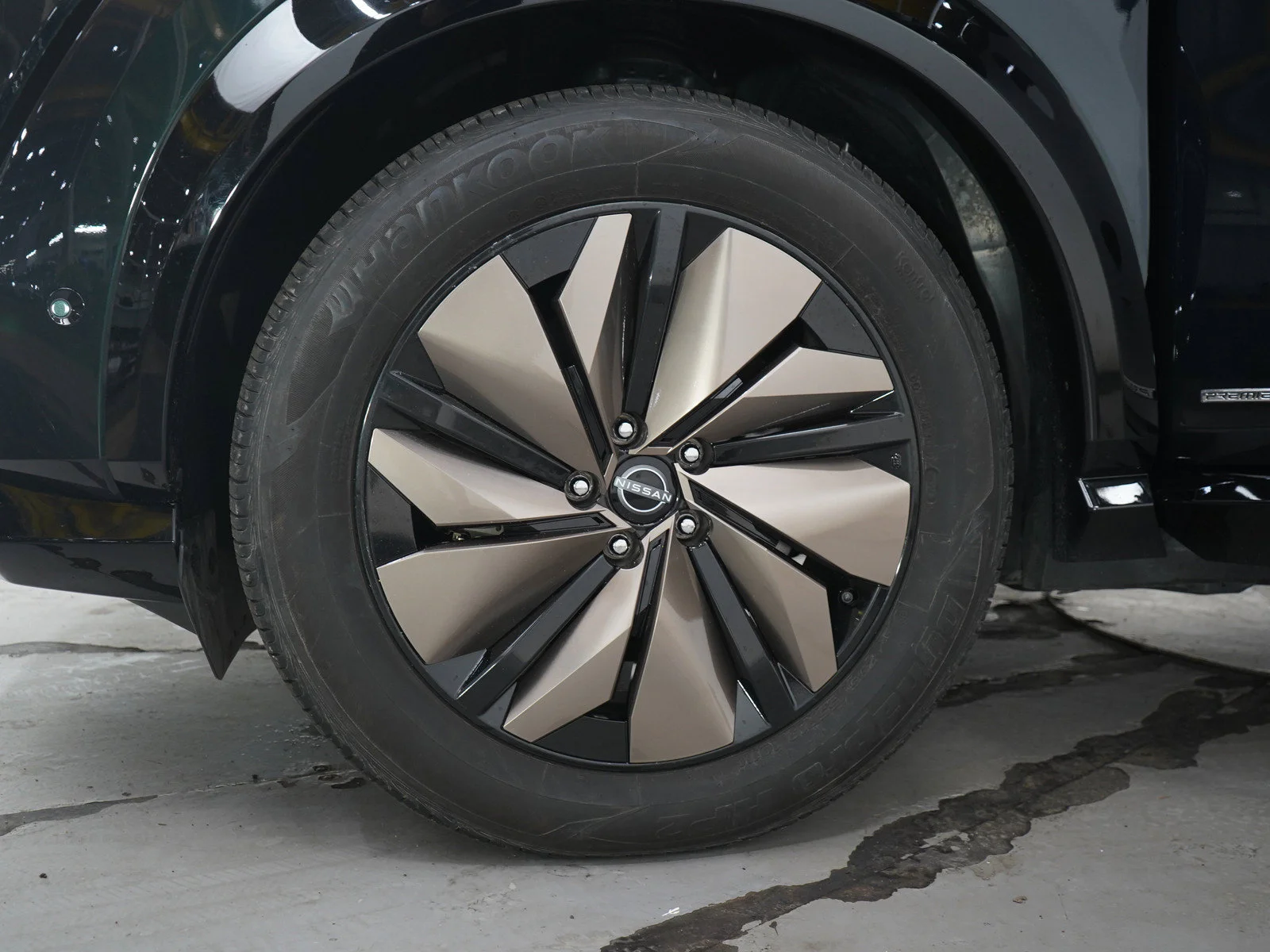 Used 2023 Northern Lights Metallic Nissan PREMIERE image 32
