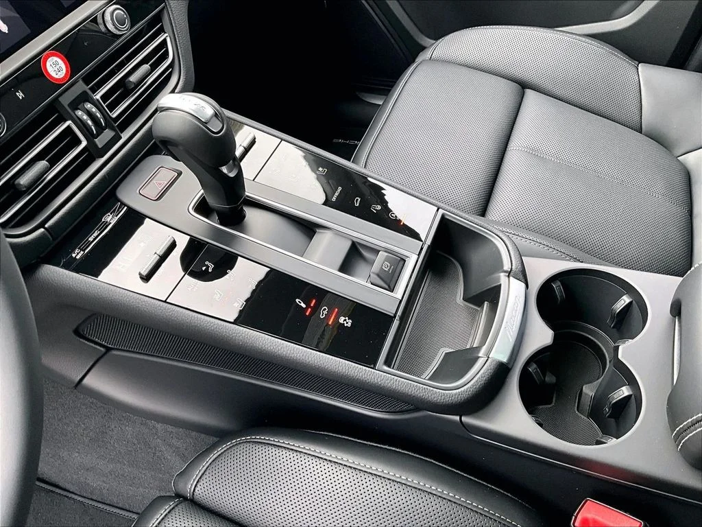 2026 Porsche Macan S - Photo 17