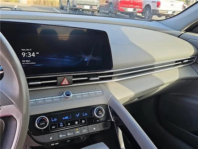 Used 2023  Hyundai SEL (IVT) image 18