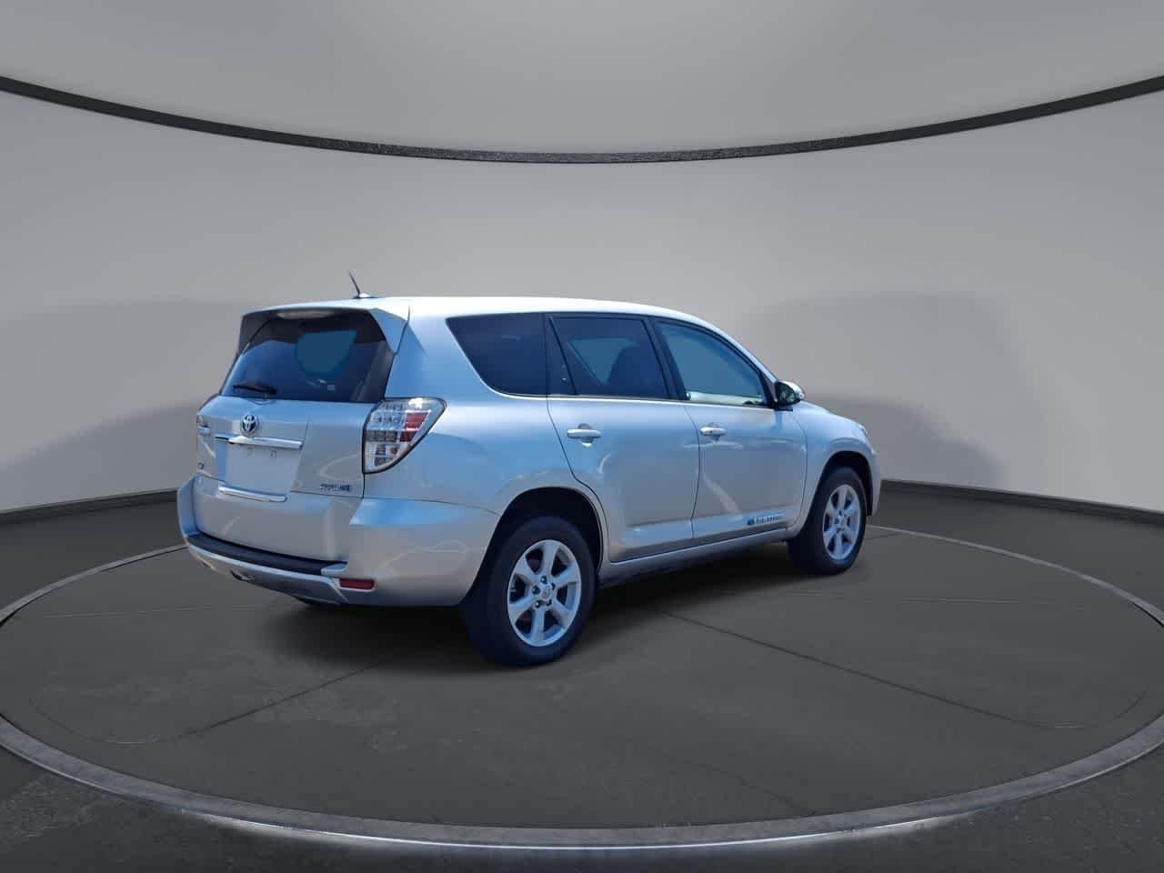 Used 2012 Classic Silver Metallic Toyota  image 8