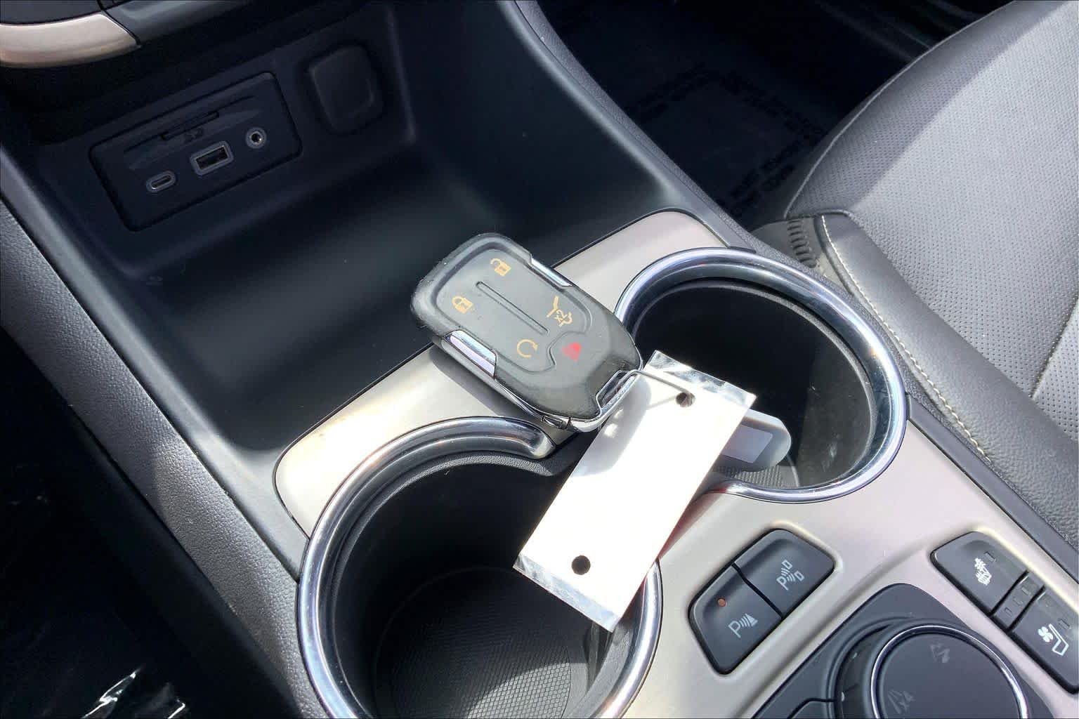 Used 2023 White Frost Tricoat GMC Denali image 15