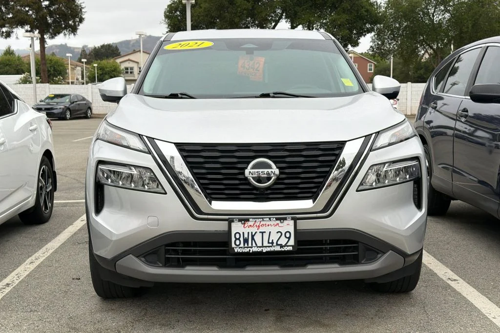 Used 2021 Brilliant Silver Metallic Nissan SV image 3