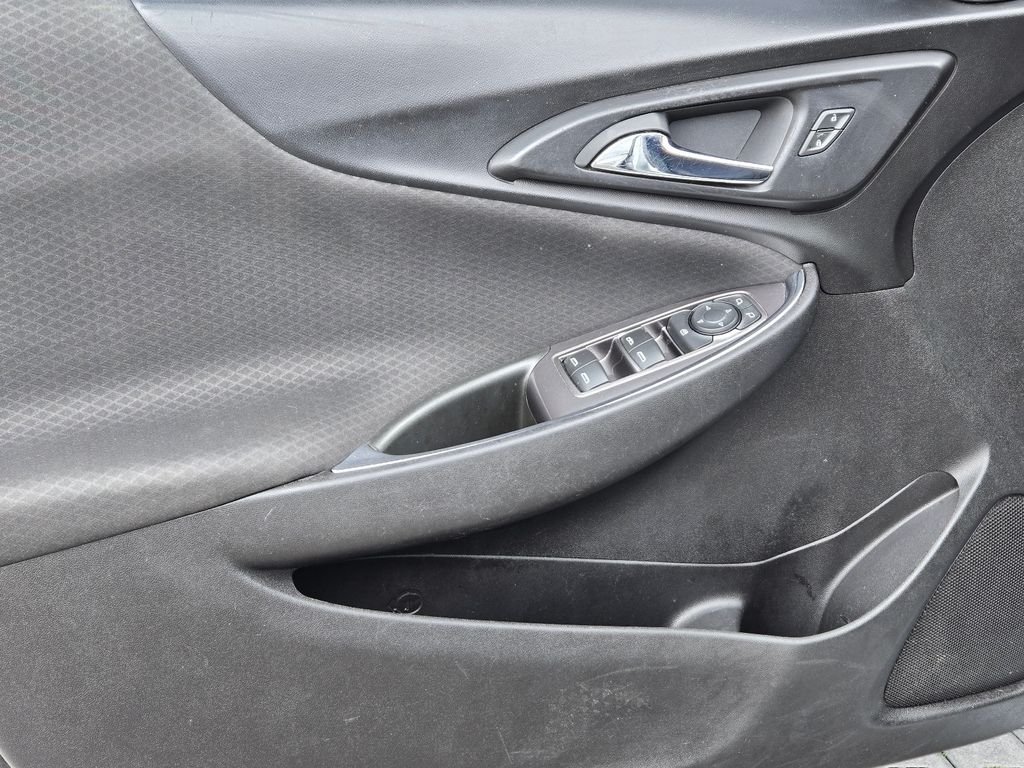 Used 2018 Silver Chevrolet LT image 13