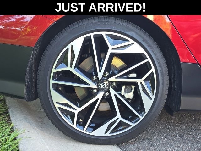 Certified Used 2025 Red Hyundai SEL image 5