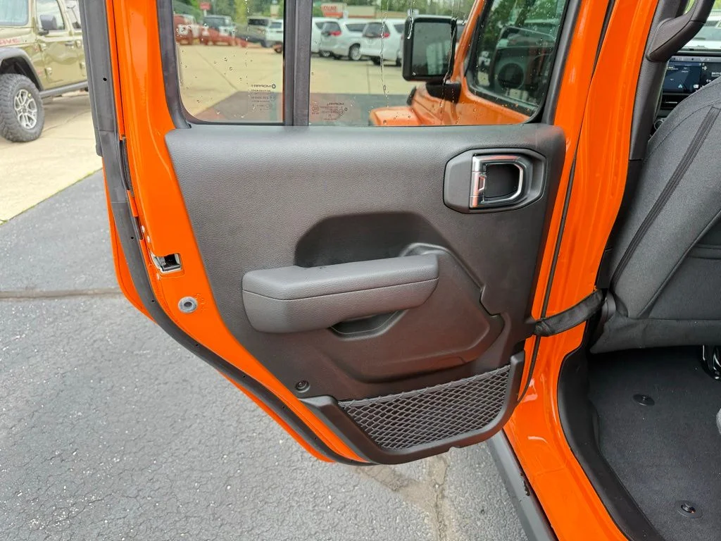 2025 Jeep Gladiator Willys - Photo 17