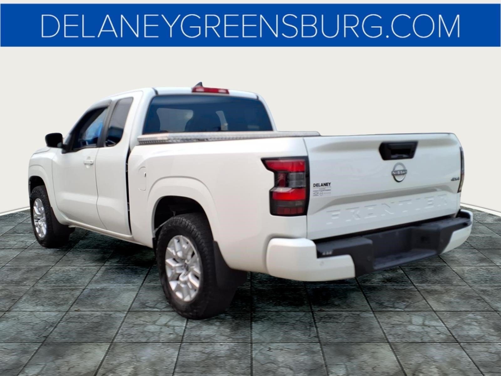 Used 2023 Glacier White Qak Nissan SV image 5