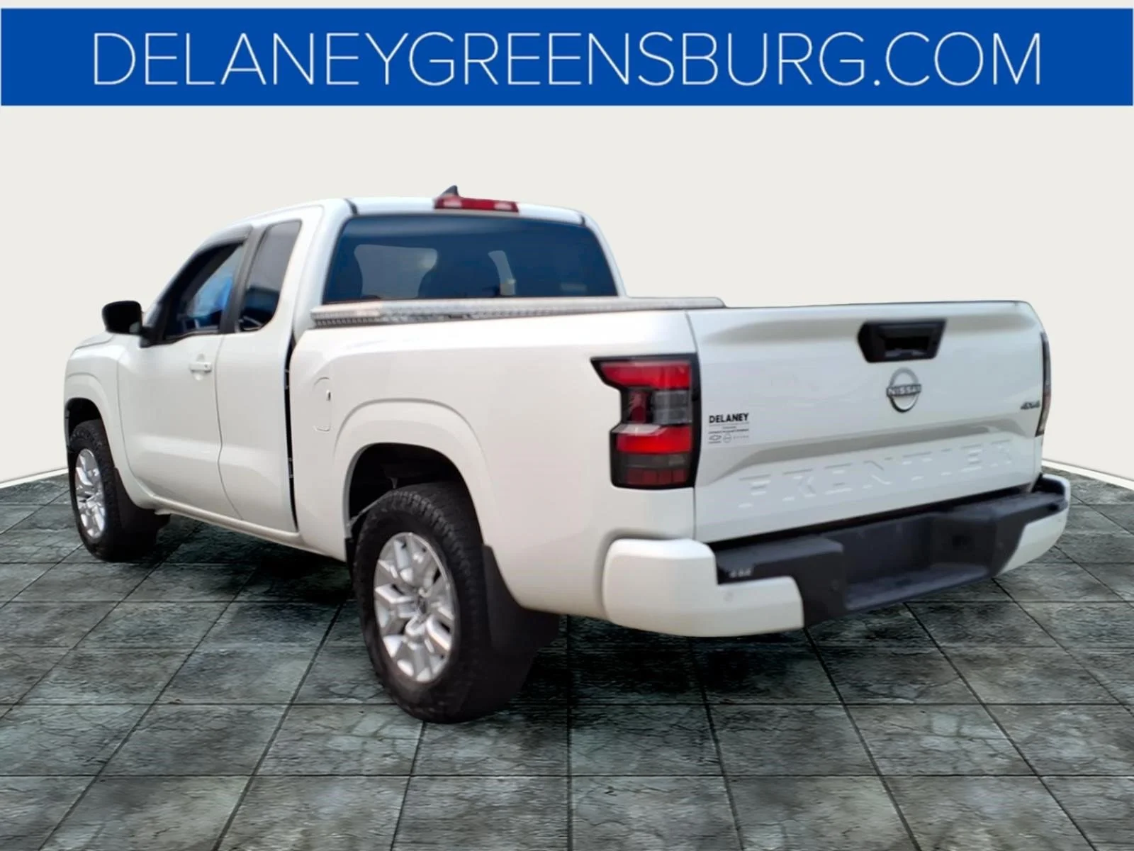 Used 2023 Glacier White Qak Nissan SV image 5