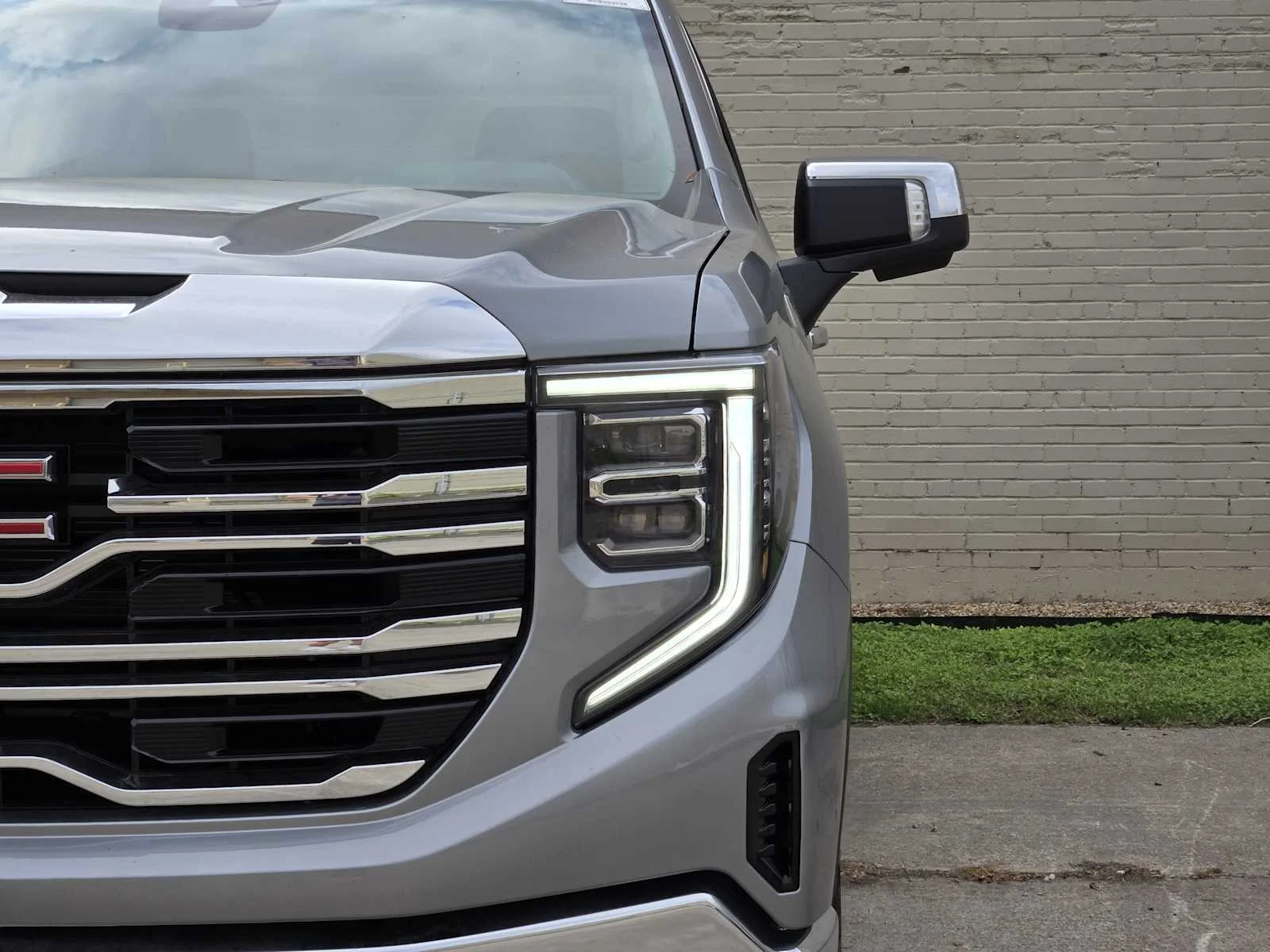 New 2026 Sterling Metallic GMC SLT image 5