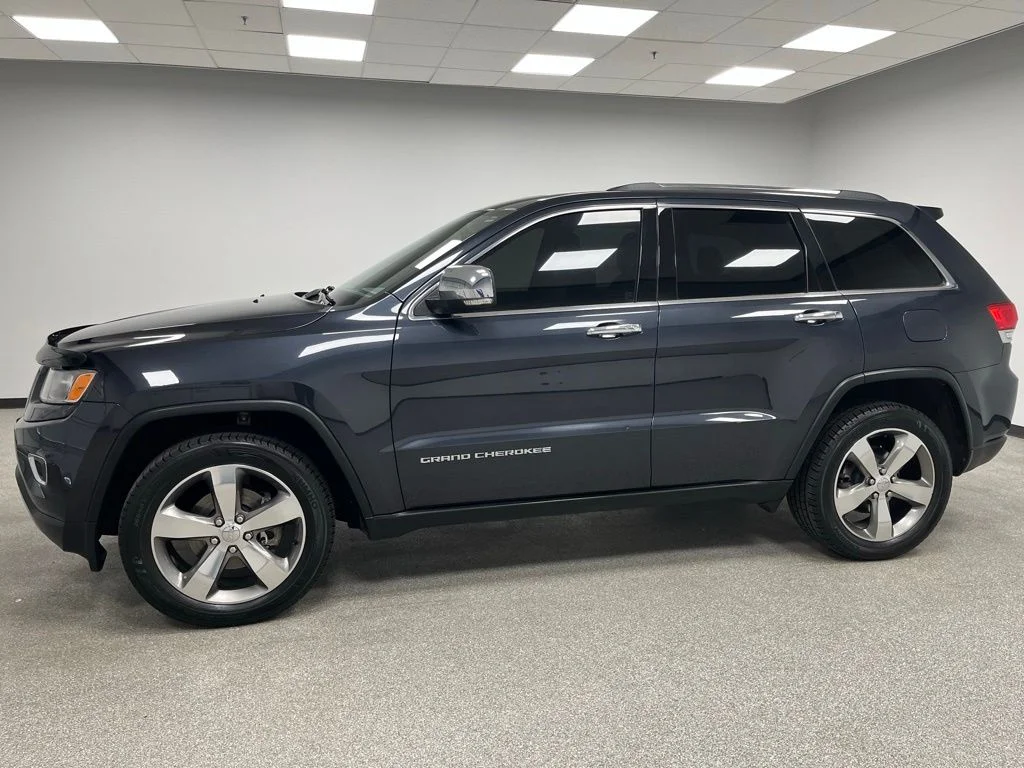 Used 2016 Gray Jeep Limited image 6
