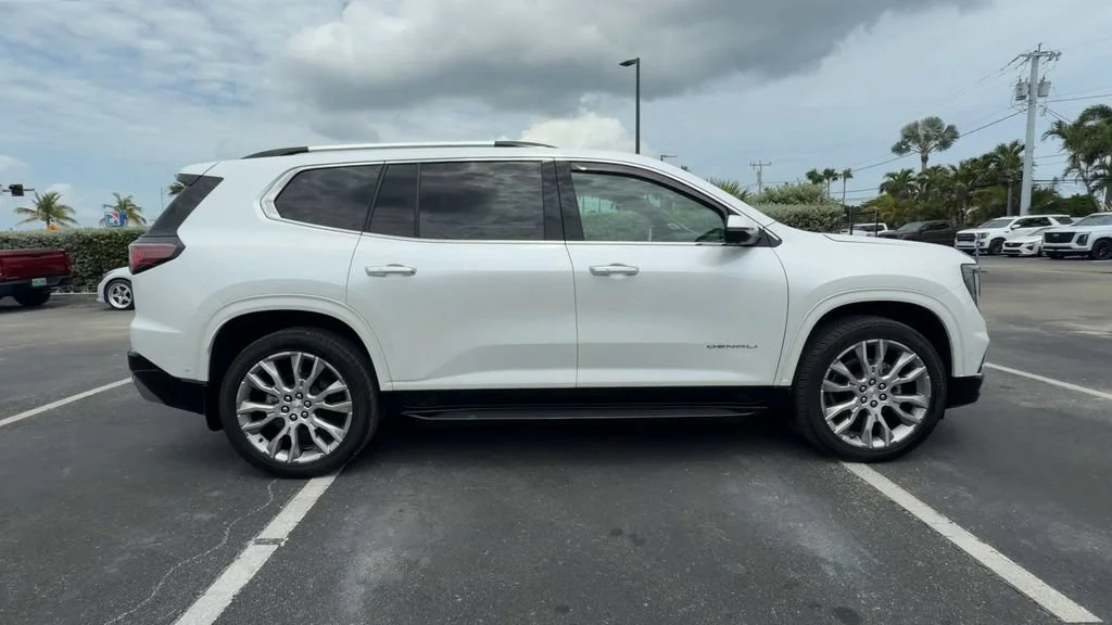 Used 2025 White Frost Tricoat GMC Denali image 9