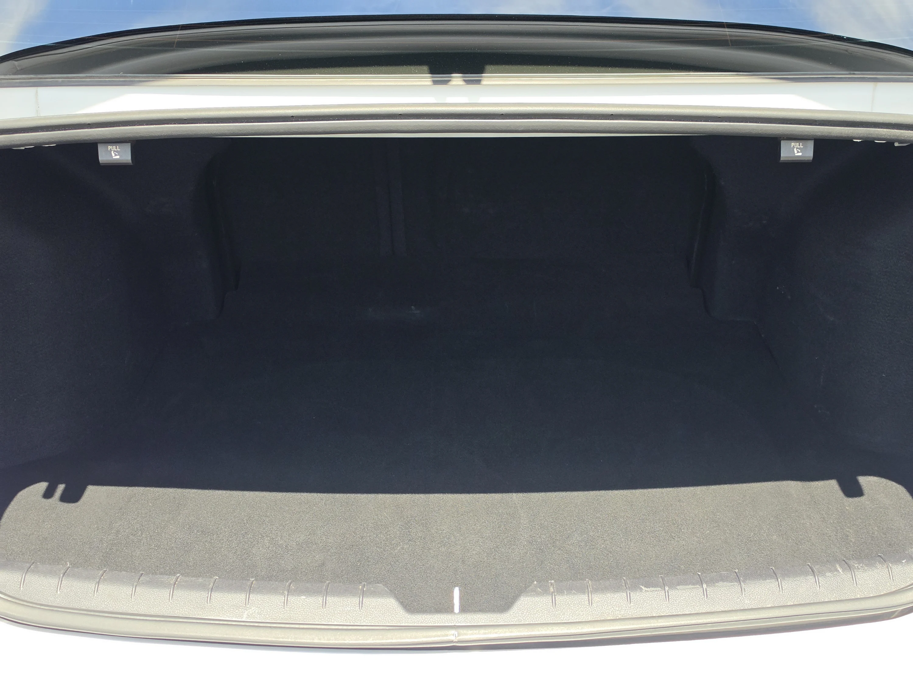 Used 2024 Glacial White Pearl Kia GT-Line image 15