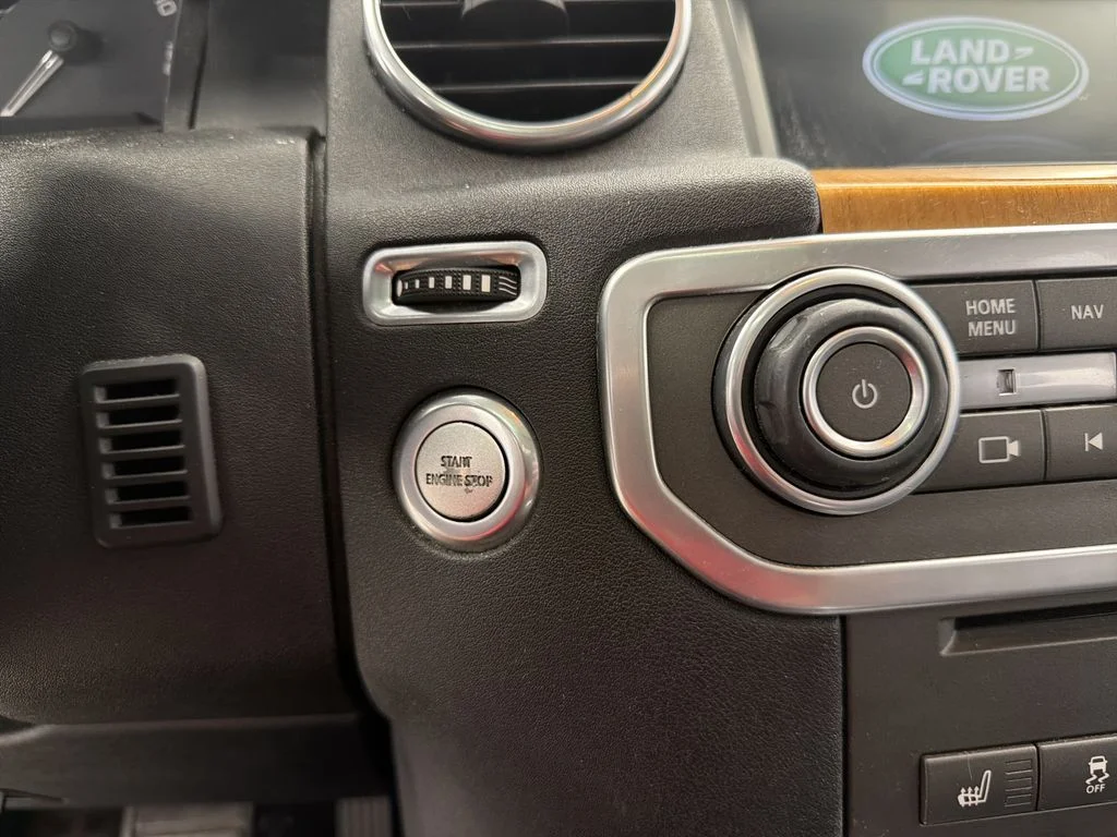Used 2015 Black Land Rover Base image 20