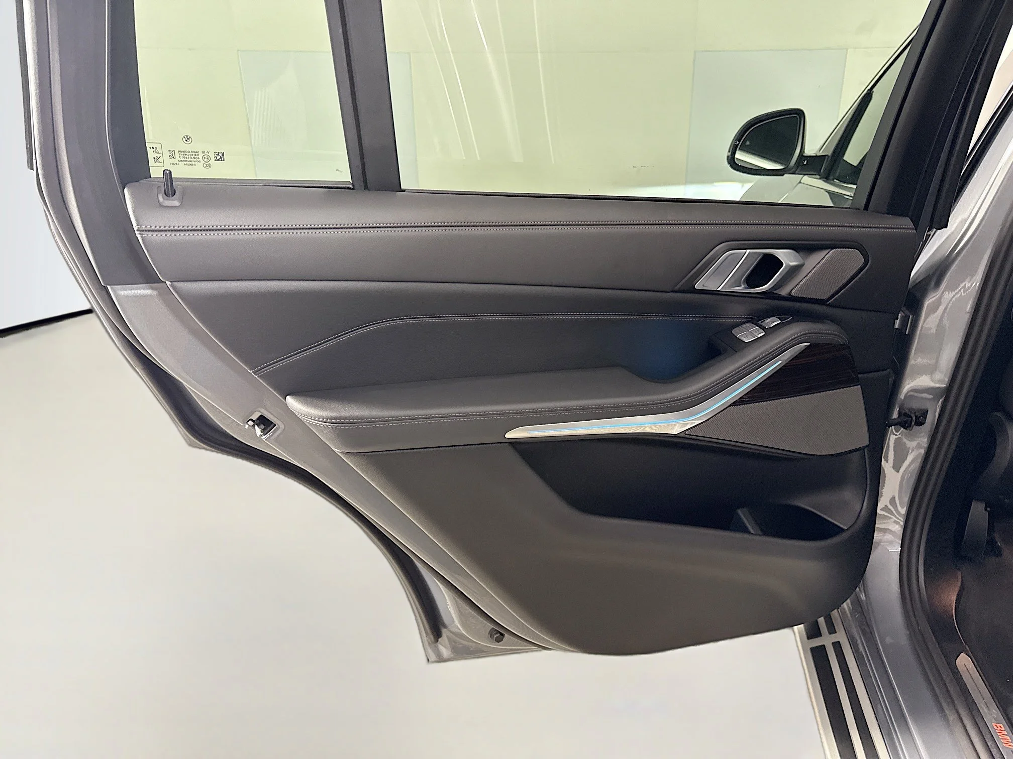 Used 2026 Skyscraper Gray Metallic BMW xDrive40i image 22