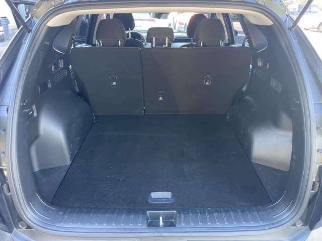 Certified Used 2023 Phantom Black Hyundai SE image 8