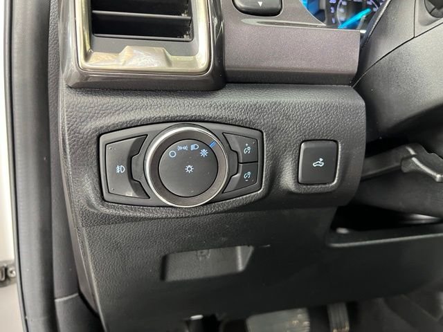 Used 2019 White Ford Lariat image 19