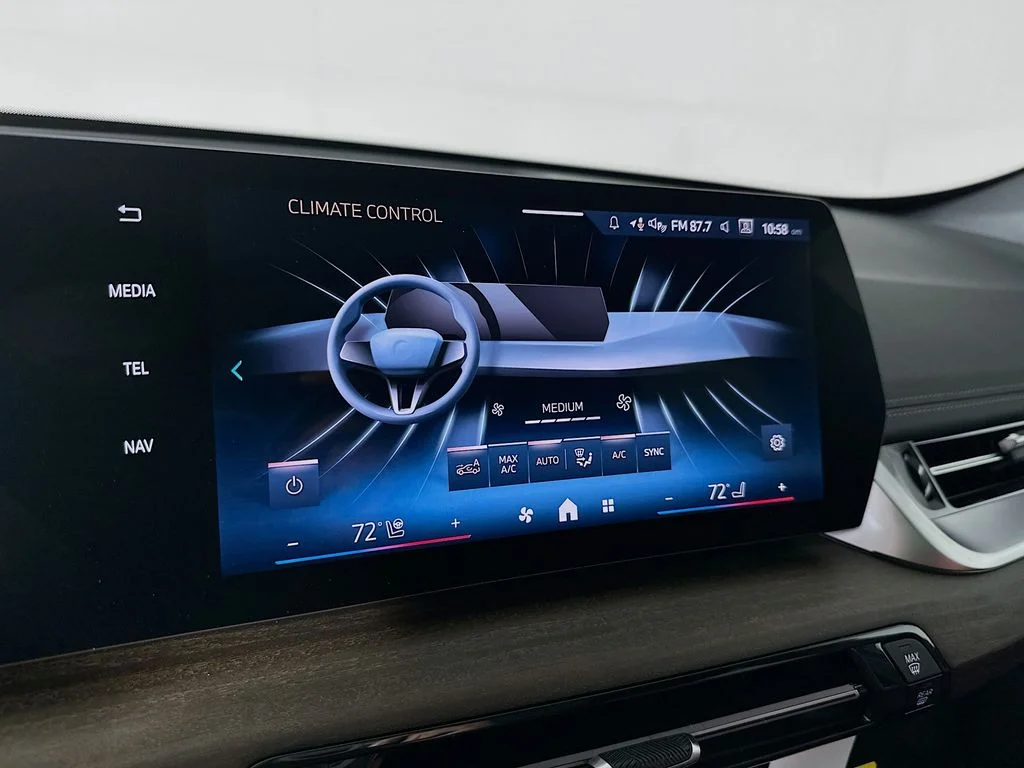 New 2026 Black Sapphire Metallic BMW xDrive28i image 20