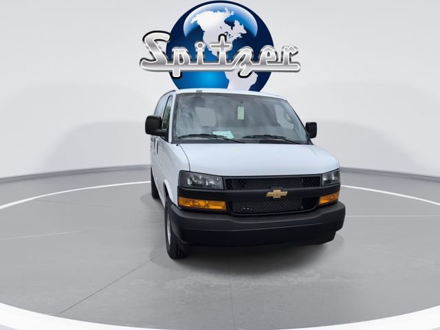New 2026 Summit White Chevrolet WT image 4