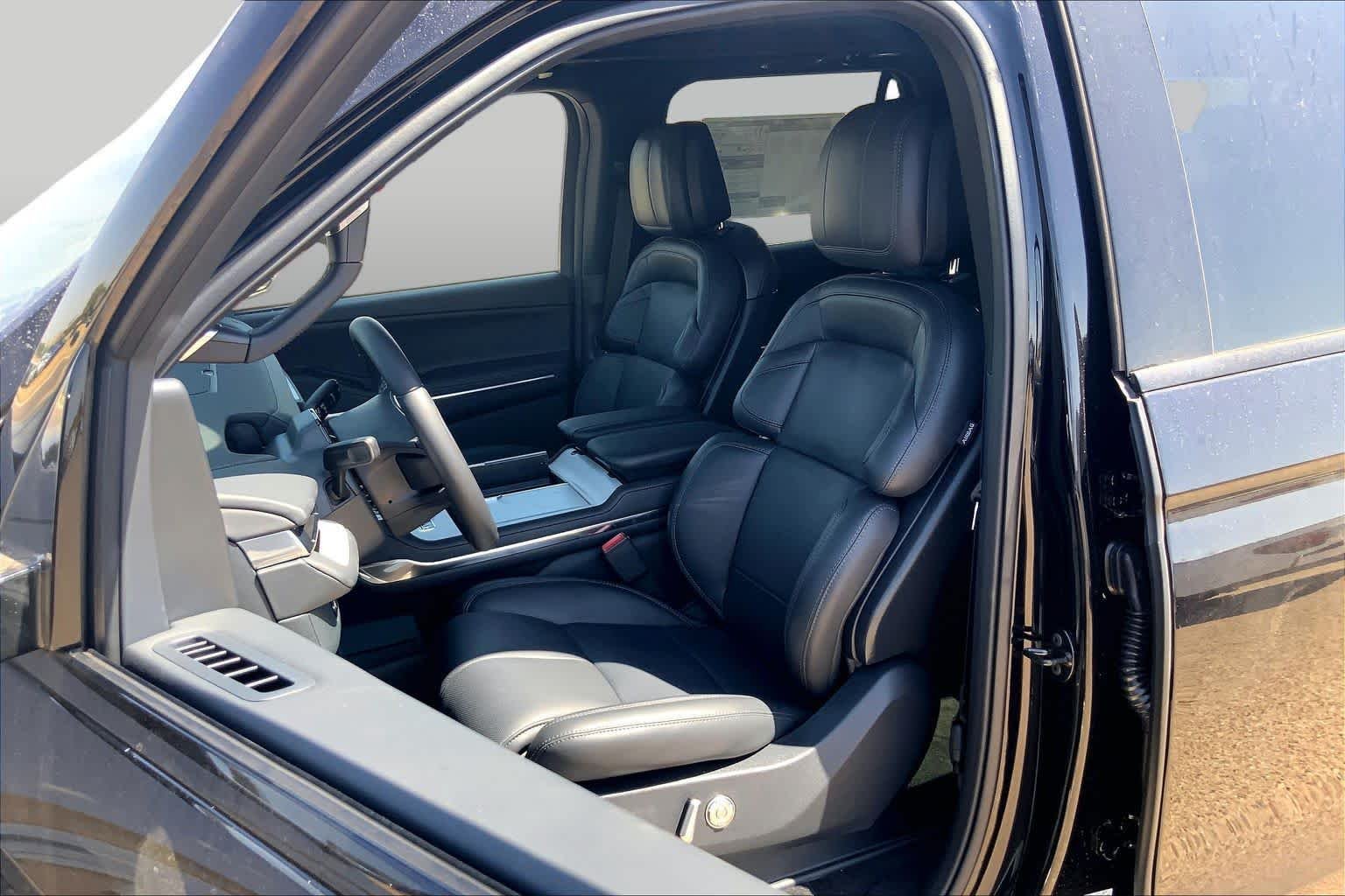 New 2027 Infinite Black Metallic Clearcoat Lincoln Reserve L image 9