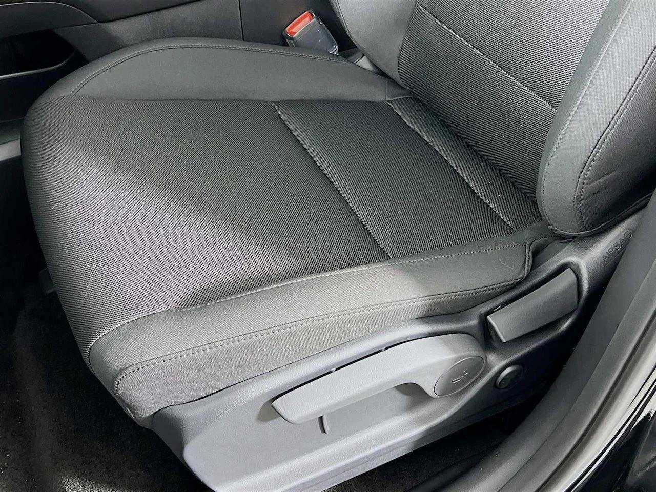 New 2026 Phantom Black Hyundai SE image 18