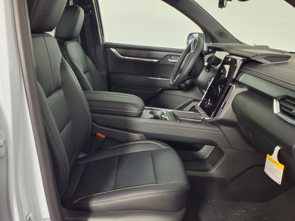 New 2026 Glacier White Tricoat GMC Elevation image 10