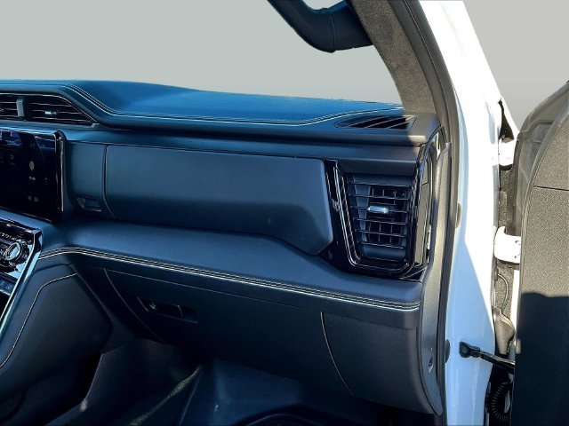 Used 2022 White GMC AT4X image 30