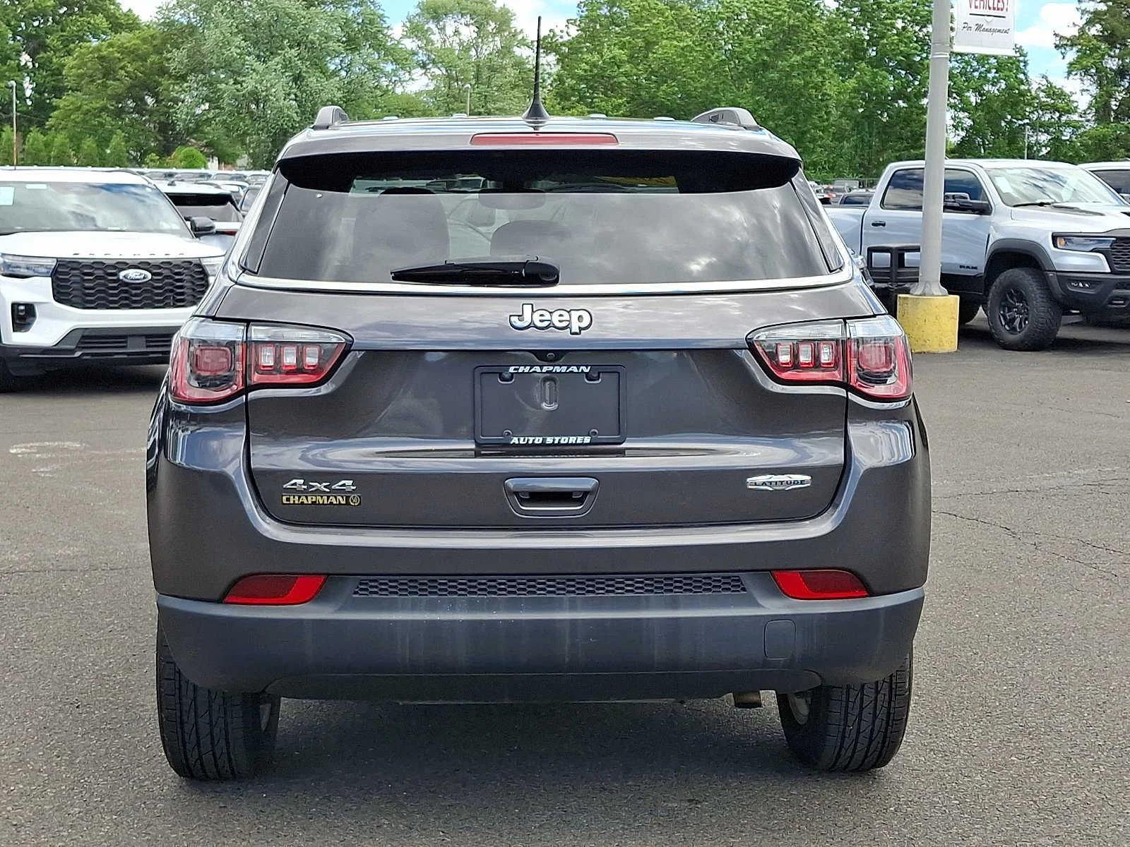 Used 2020 Granite Crystal Clearcoat Metallic Jeep Latitude image 5