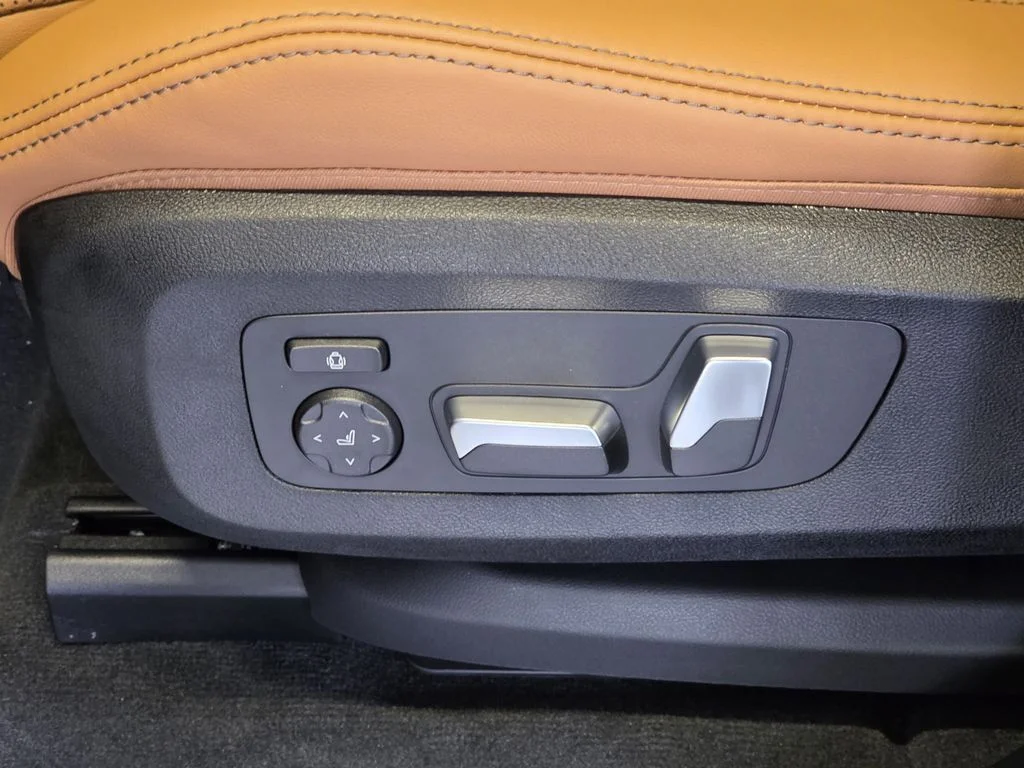 New 2026 Carbon Black Metallic BMW xDrive50e image 18