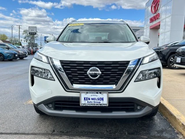 Used 2021 White Nissan SL image 2