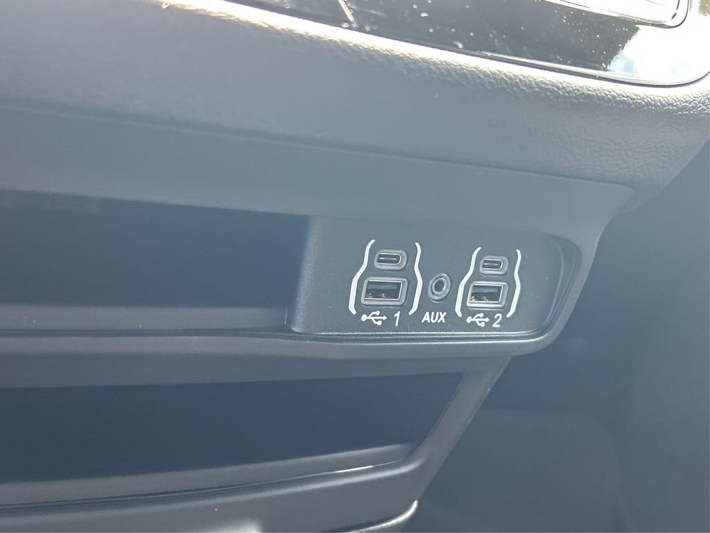 2025 Chrysler Voyager LX - Photo 42