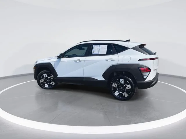 Used 2025 White Hyundai SEL image 6