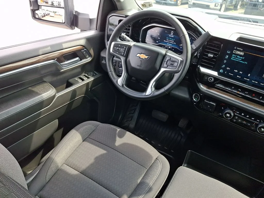 Used 2024 Summit White Chevrolet LT image 15