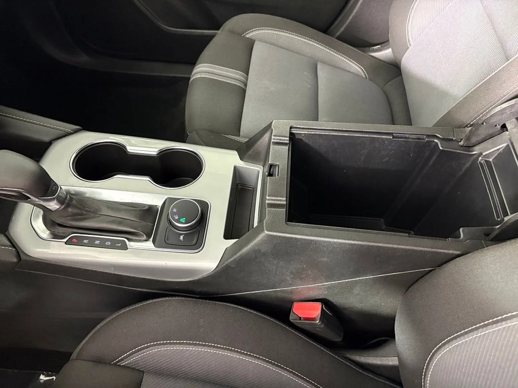 Used 2025 White Chevrolet LT image 29