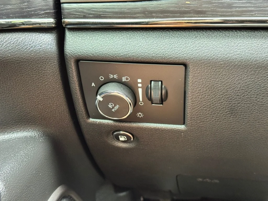 Used 2018 Red Jeep Overland image 29