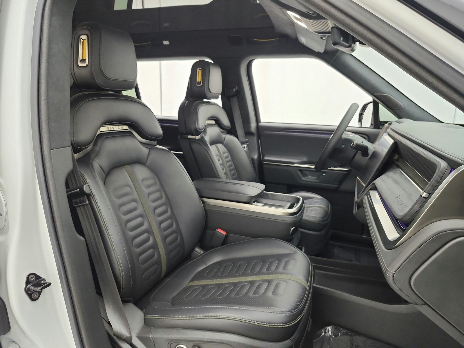 Used 2025 Glacier White Rivian Adventure image 19