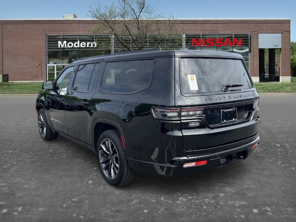 Used 2024 Diamond Black Crystal Pearlcoat Jeep Series II image 10