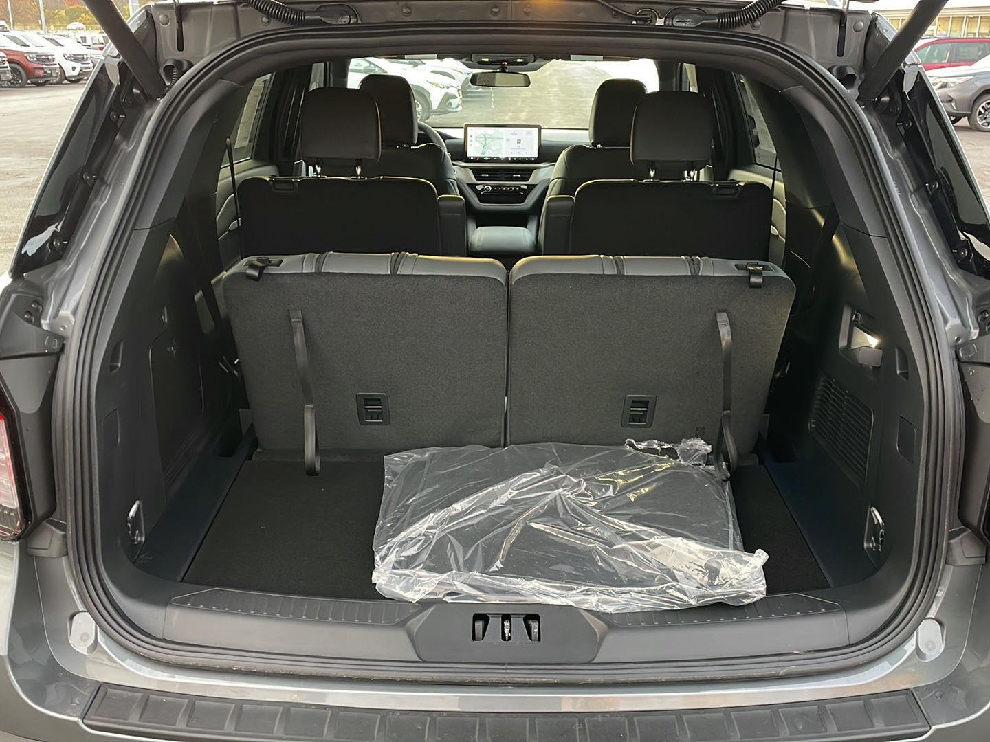 New 2027 Carbonized Gray Metallic Ford Active image 30