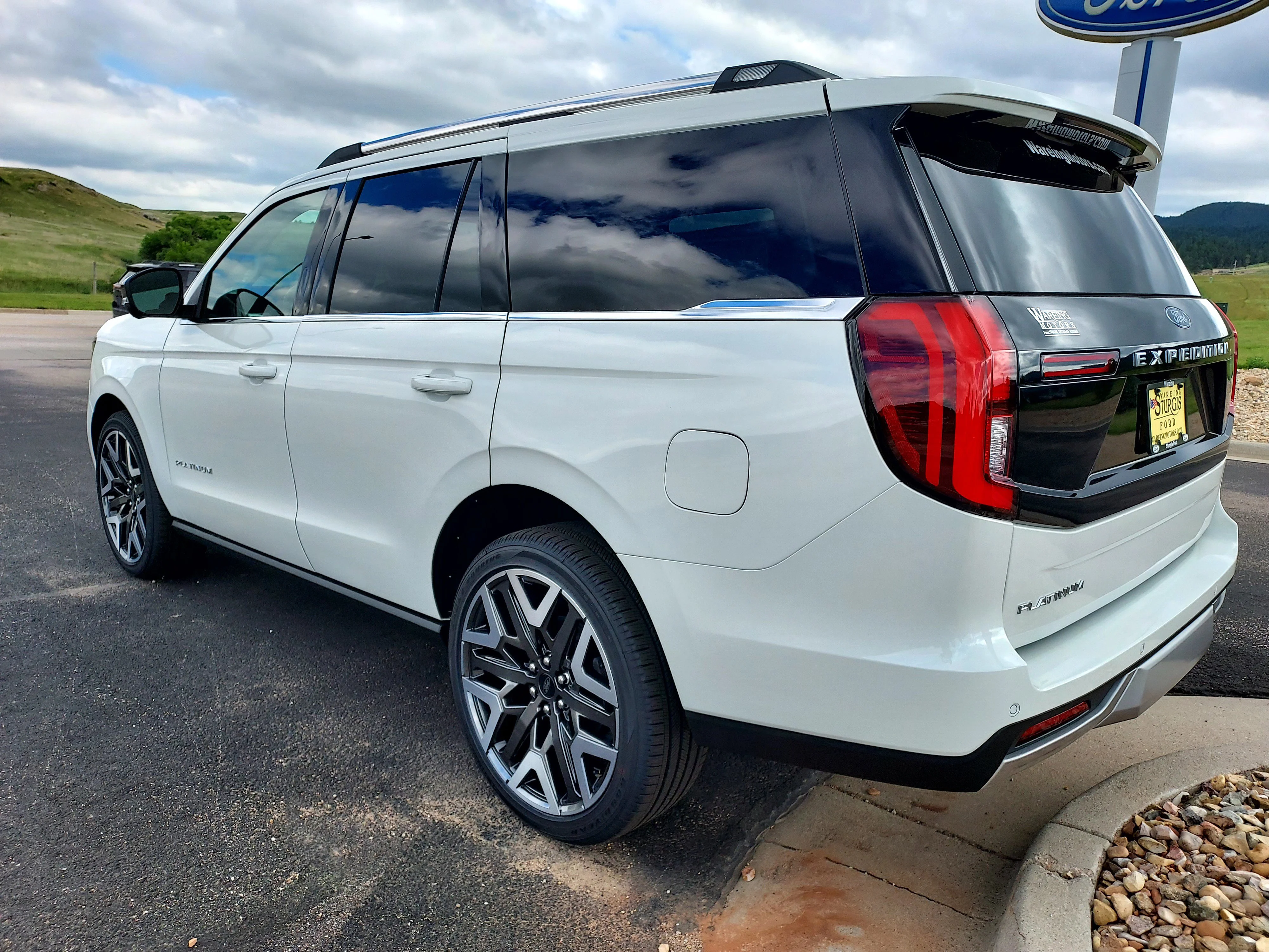 New 2026 Star White Metallic Tri-Coat Ford Platinum image 5