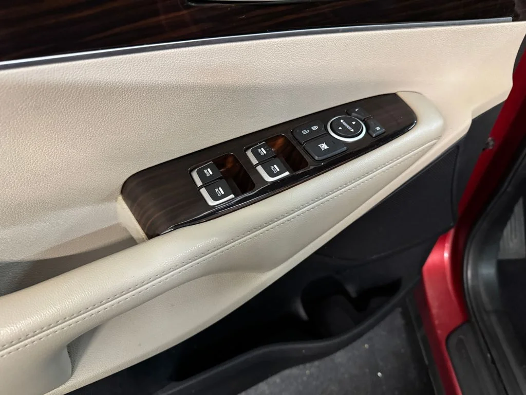 Used 2019 Red Kia EX image 13
