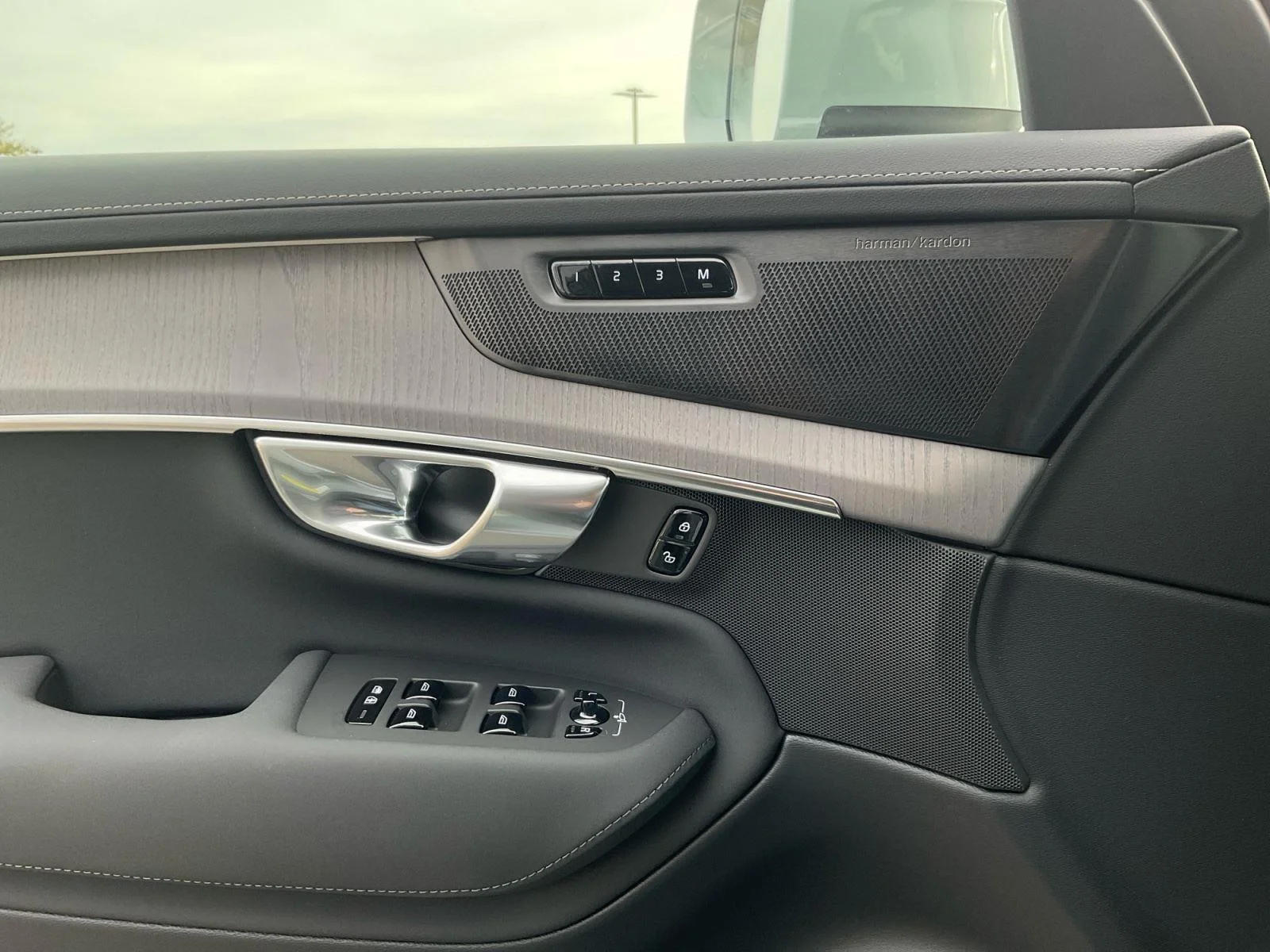 New 2026 Vapour Grey Metallic Volvo Ultra image 18